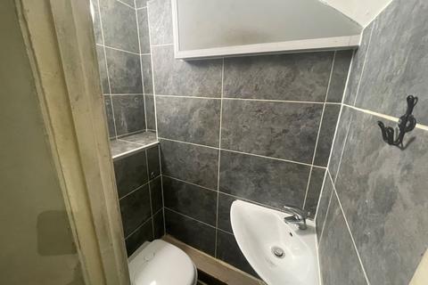 55d Penge Road, London, SE25 4EJ