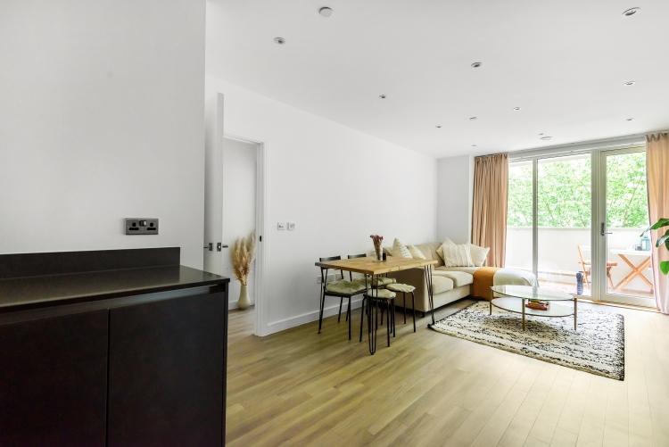 Avenue Road Acton W3 1 bed flat £1,550 pcm (£358 pw)