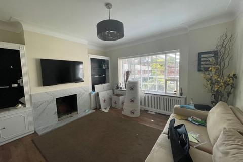 2 bedroom flat for sale - Flat 63 Hermitage Court, Woodford Road, Wanstead, London, E18 2EP