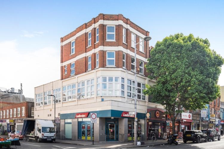 Broadway London W13 1 bed apartment £1,150 pcm (£265 pw)