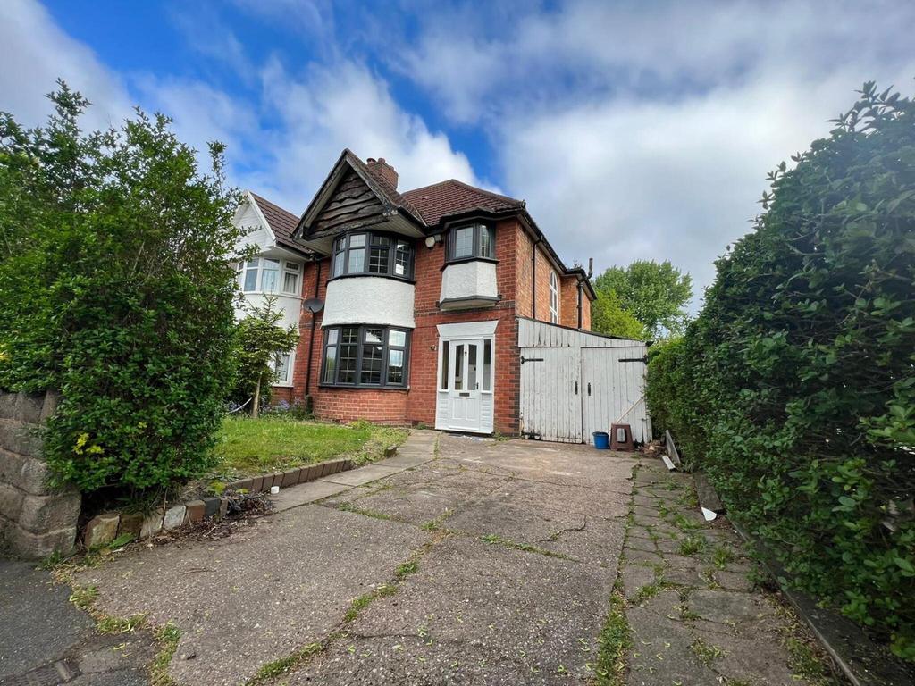 Hartfield Crescent 3 bed semidetached house £995 pcm (£230 pw)