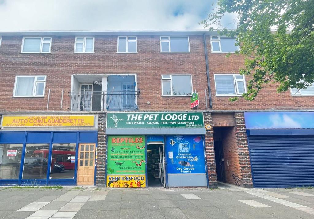 281A Court Road, Eltham, London, SE9 4TH 3 bed flat £125,000