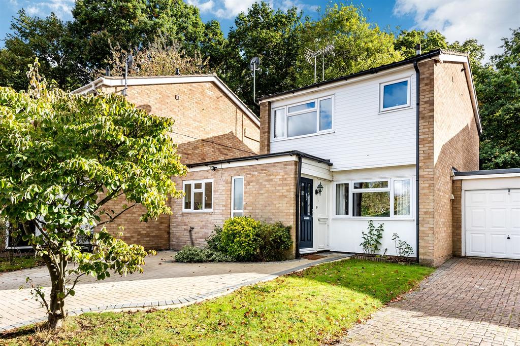 Copse Drive, Wokingham, RG41 3 bed detached house £1,700 pcm (£392 pw)