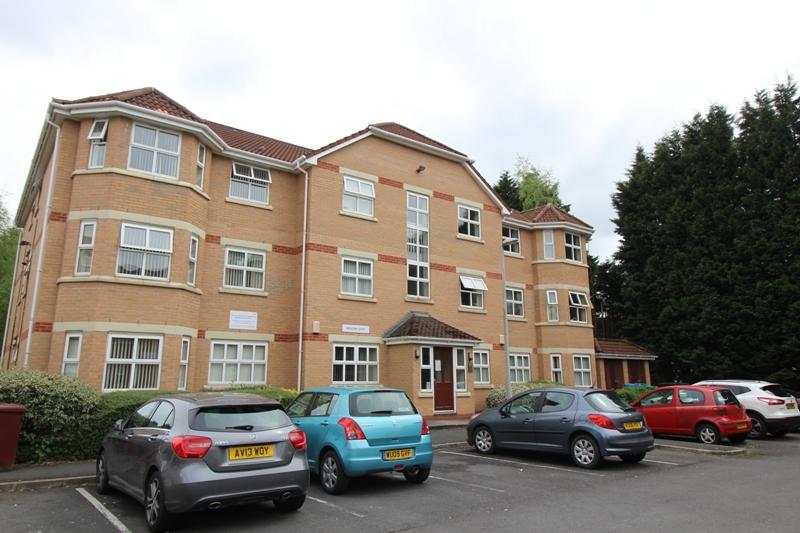 Vicarage Court, Timperley, Altrincham, Cheshire, WA15 2 bed flat £725