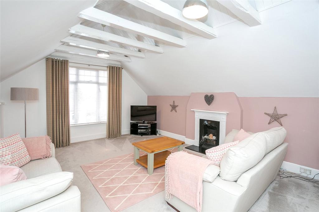 Bushey Hall Road, Bushey, Hertfordshire, WD23 2 bed apartment for sale £350,000
