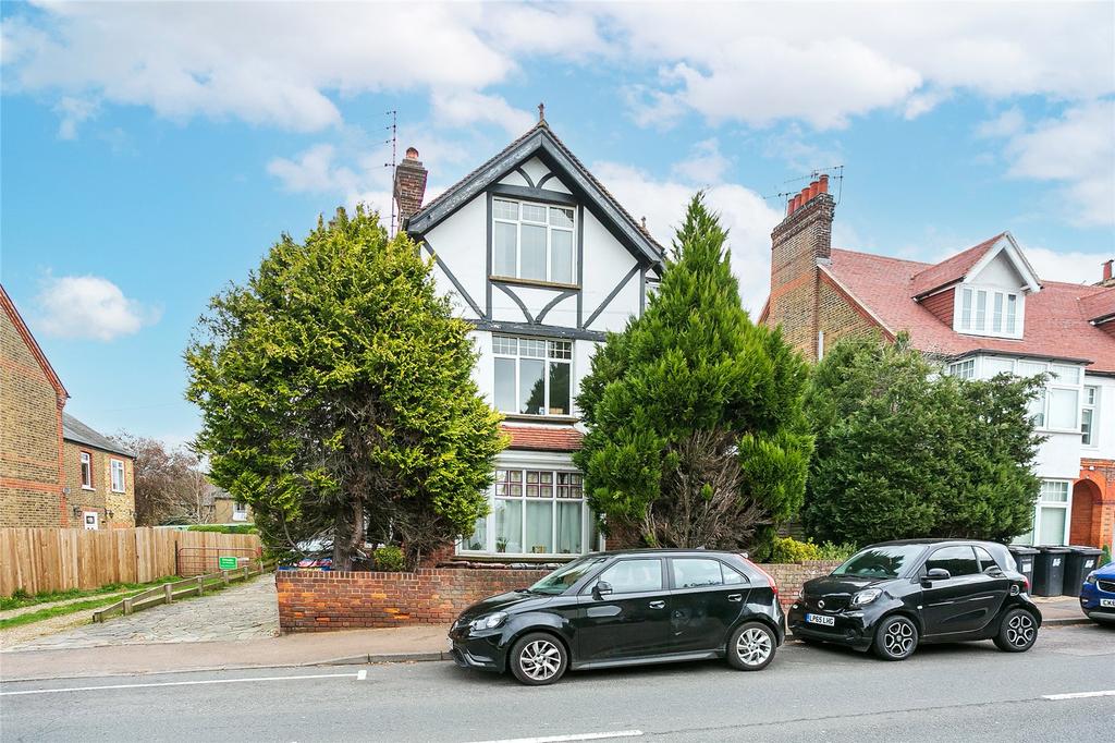 Bushey Hall Road, Bushey, Hertfordshire, WD23 2 bed apartment for sale