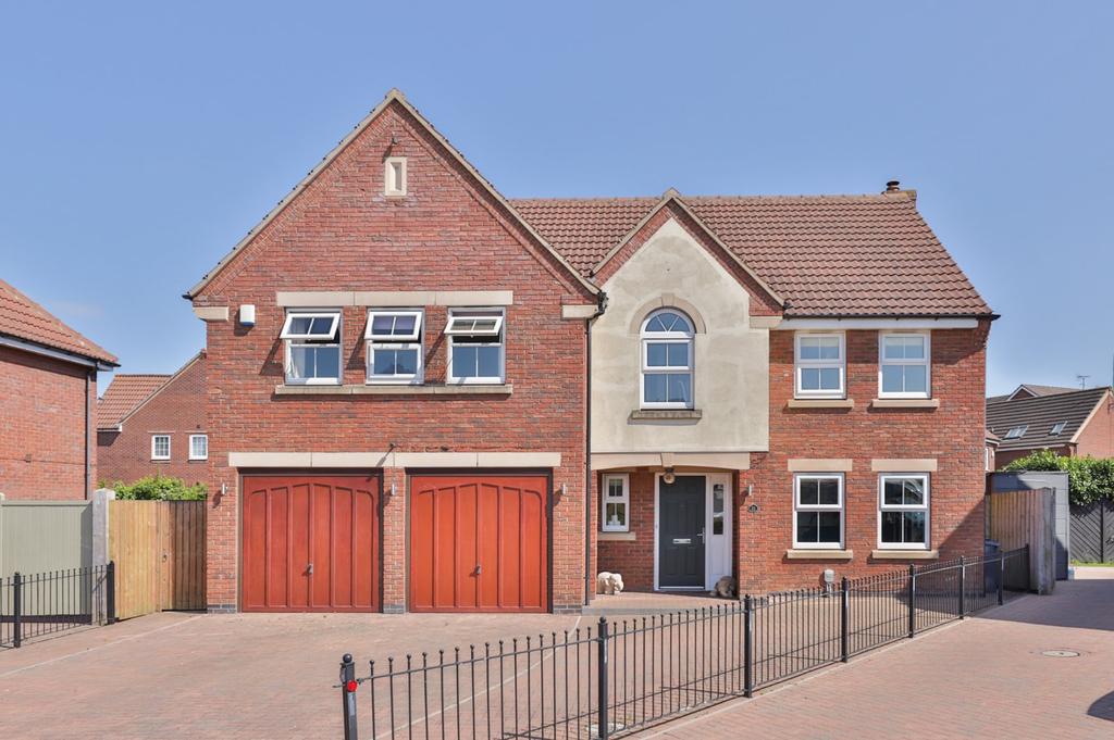 The Pines, Kingswood, Hull, HU7 5 bed detached house £430,000