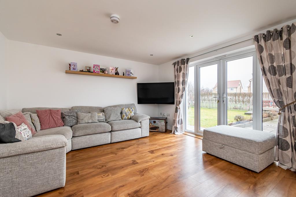 24 Corby Craig Terrace, Bilston, EH25 3 bed semidetached house £260,000