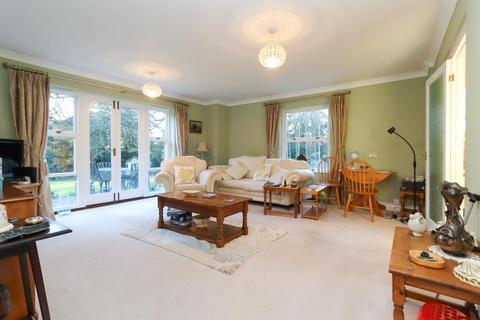 2 bedroom retirement property for sale - Woodland Place, Cedars Village, Chorleywood, Herts WD3