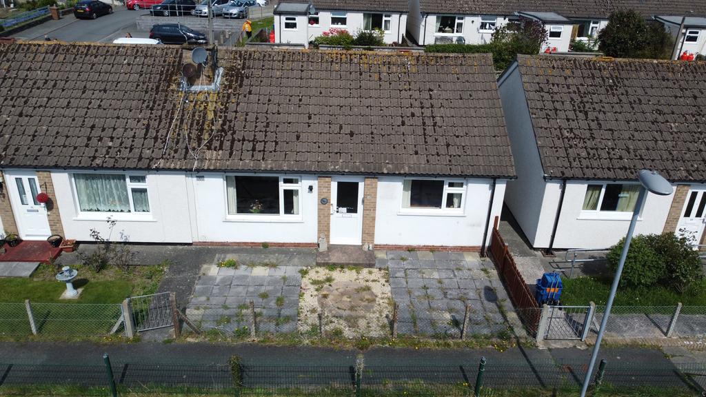 Maes Hyfryd, Bryncrug LL36 2 bed semidetached bungalow for sale £145,000