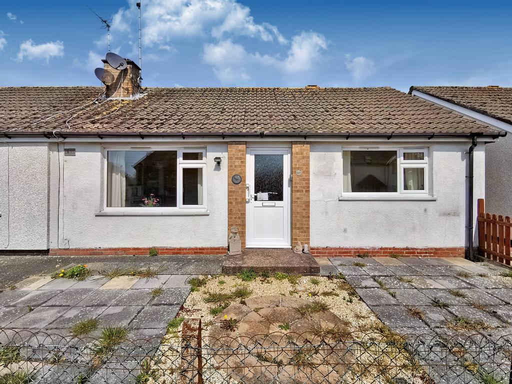 Maes Hyfryd, Bryncrug LL36 2 bed semidetached bungalow for sale £145,000