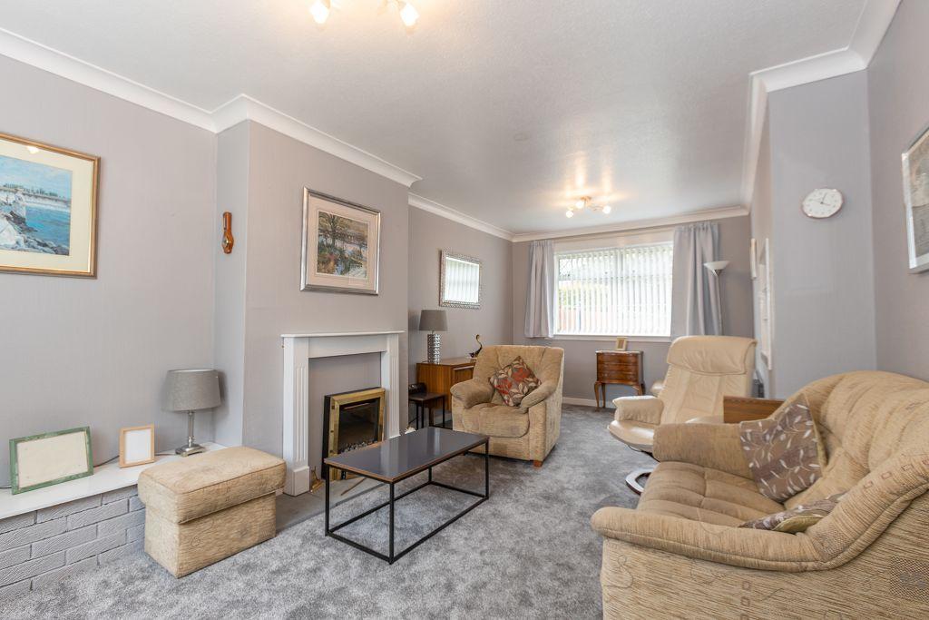 12 Balgavies Place, Dundee, DD4 7QP 2 bed end of terrace house £135,000