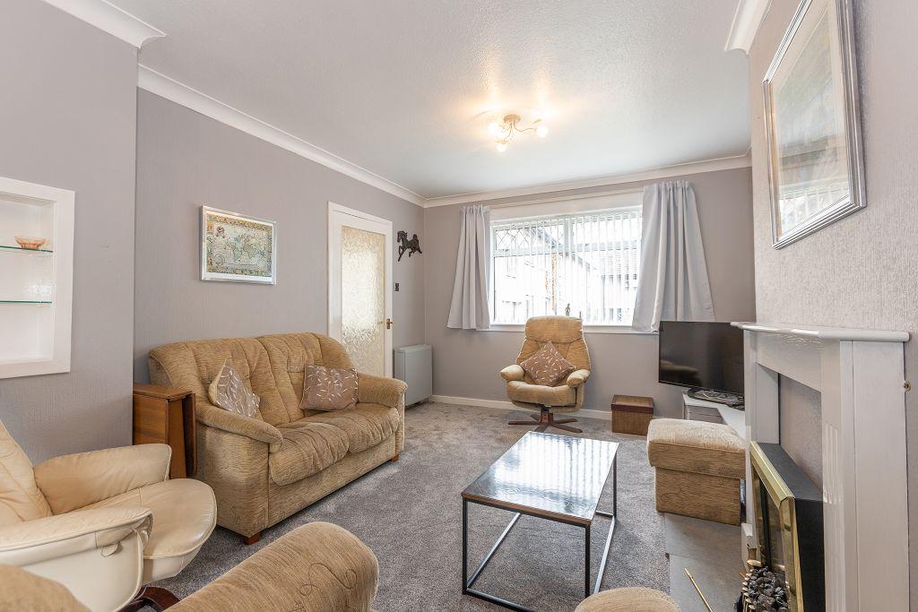 12 Balgavies Place, Dundee, DD4 7QP 2 bed end of terrace house £135,000
