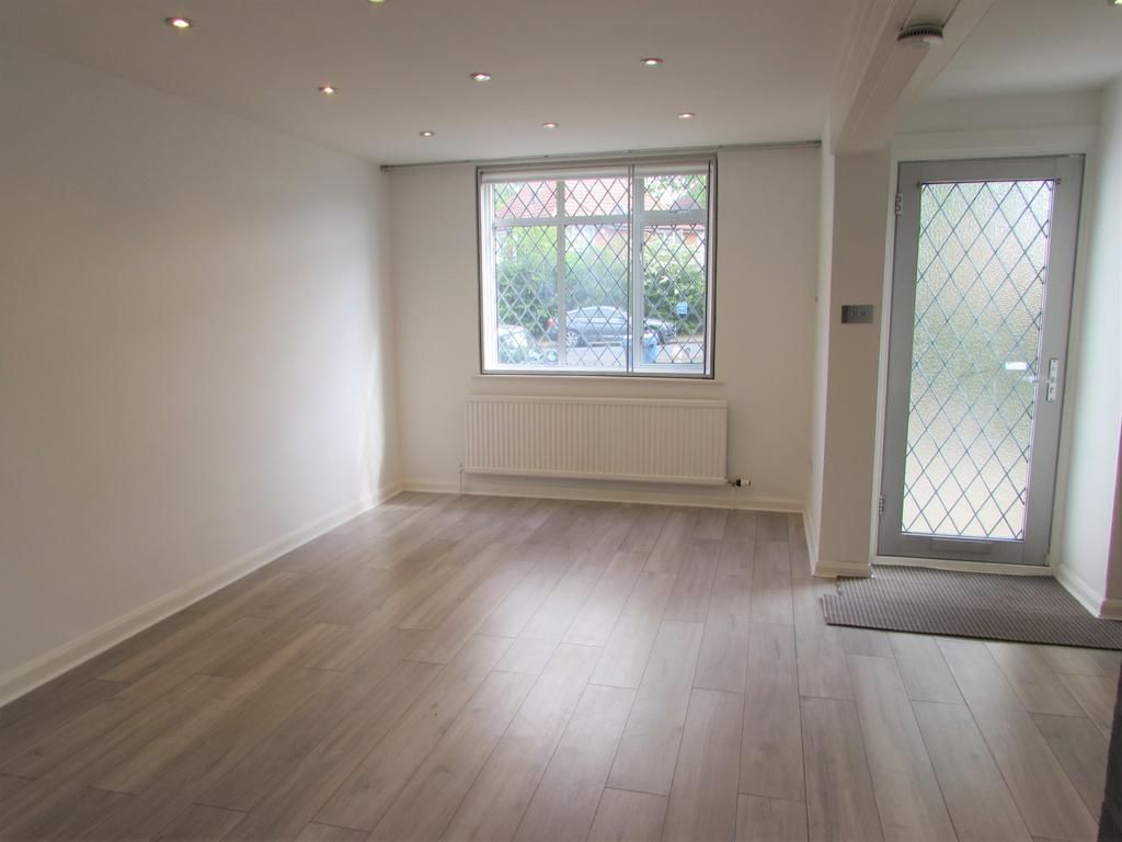 Boxtree Road, Harrow Weald, Middlesex HA3 3 bed semidetached house £