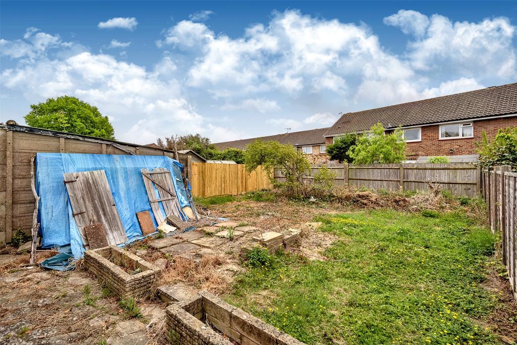 Blundell Avenue, Horley, RH6 2 bed bungalow £375,000