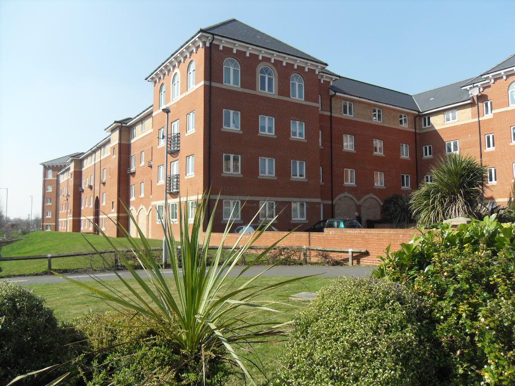 Saltash Road, Churchward, Swindon, SN2 2 bed apartment £775 pcm (£179 pw)