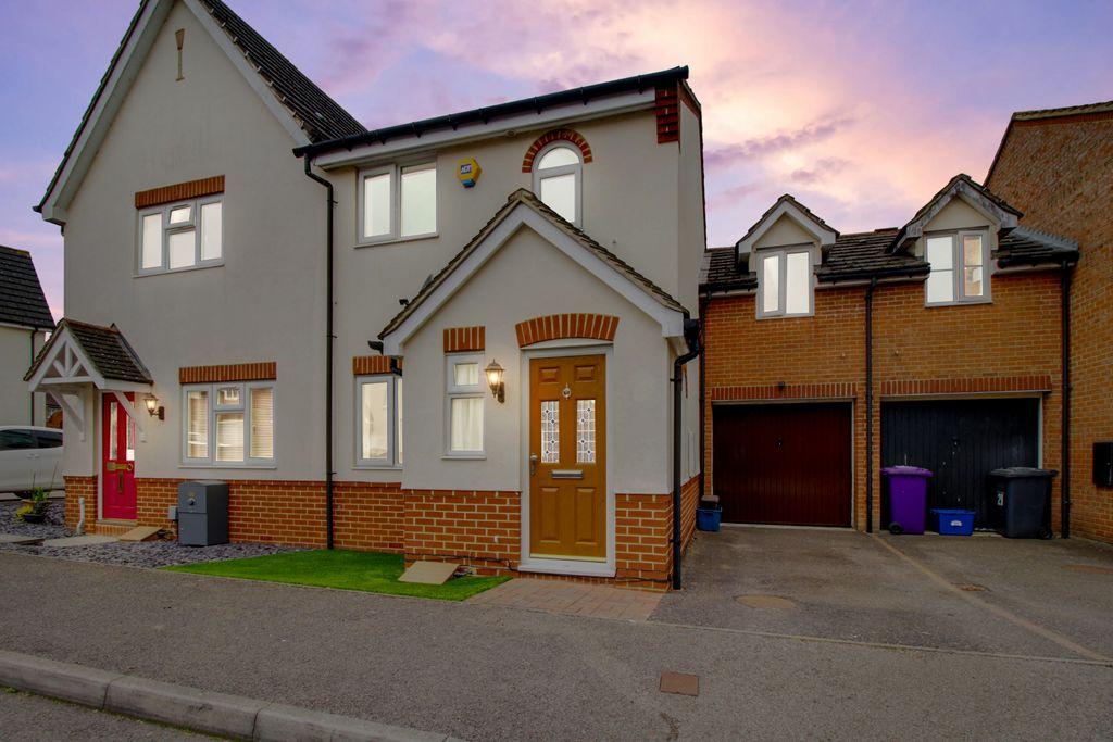 Lomond Way, Stevenage SG1 6AJ 2 bed semidetached house £355,000