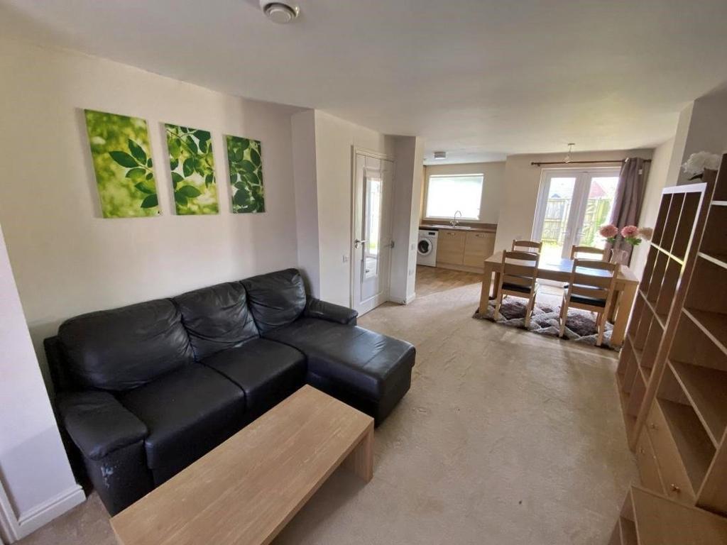 Egbert Street, Manchester, M40 2 bed terraced house £925 pcm (£213 pw)