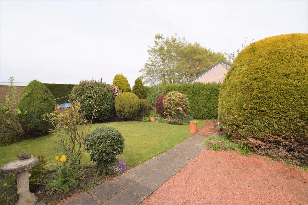 Strathyre, Greenbrae Loaning, Dumfries, DG1 3 DD -