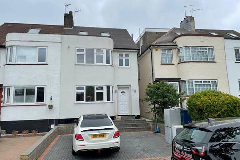 5 bedroom semi-detached house to rent, East Walk, Southgate