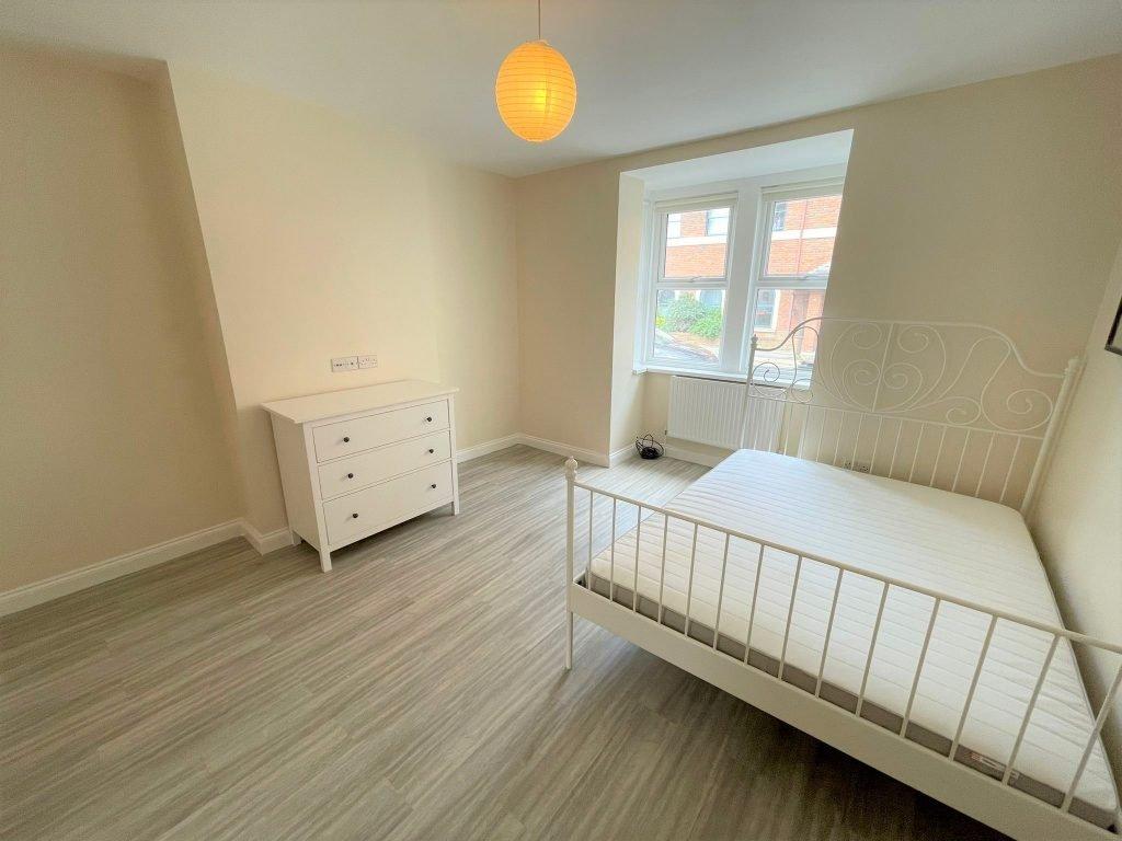 Curtis Street, Swindon, SN1 5JU 1 bed apartment £650 pcm (£150 pw)
