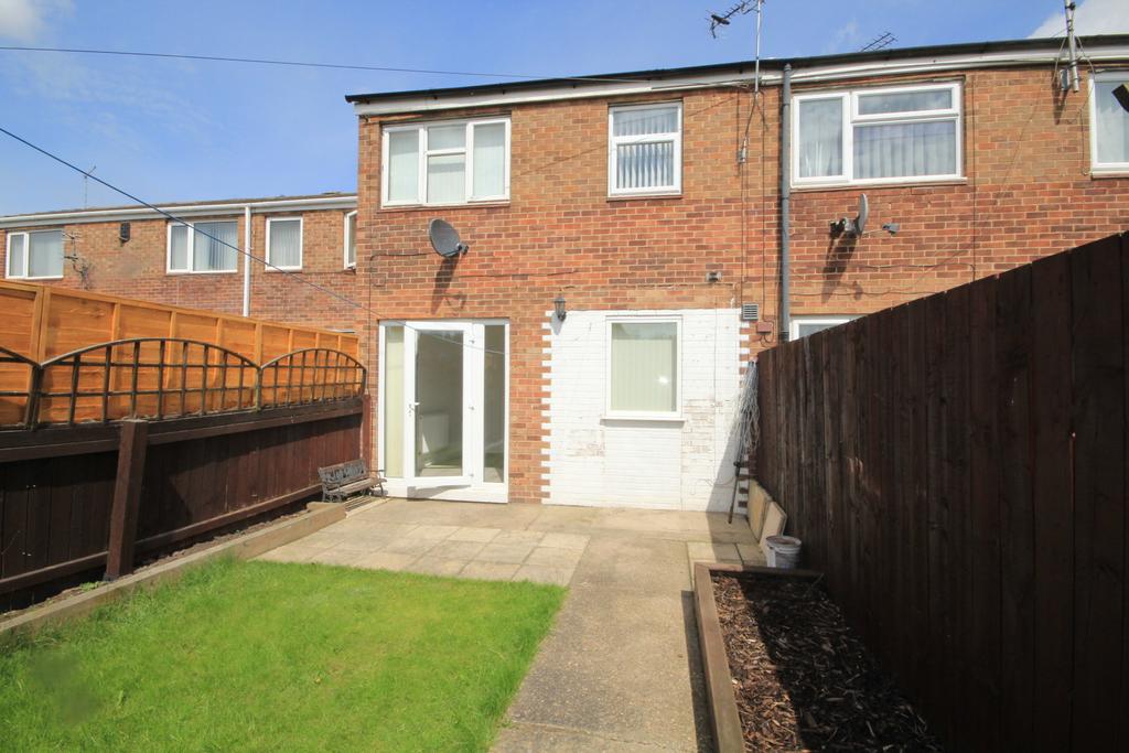 Frampton Close, Bransholme, Hull, HU7 3 bed terraced house £595 pcm (£137 pw)