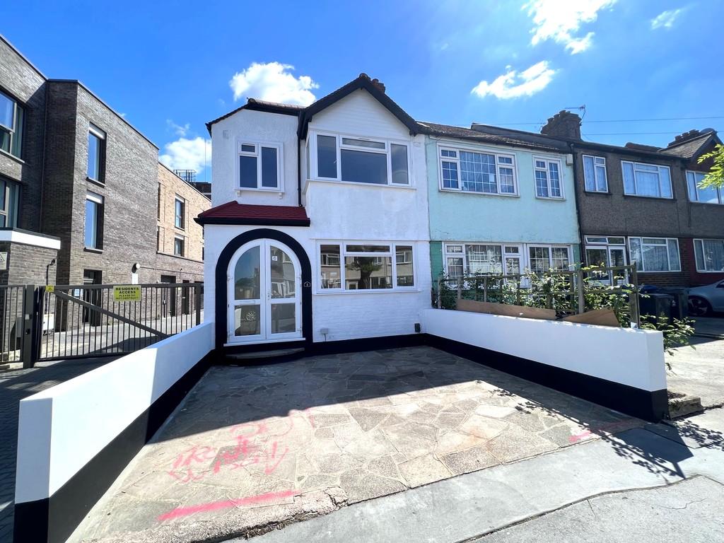 Ockley Road, Croydon 3 bed end of terrace house £1,700 pcm (£392 pw)