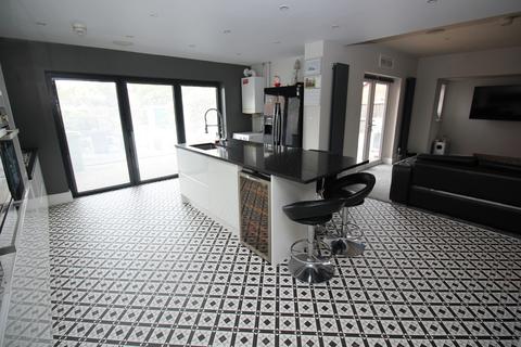 10 Abingdon Road, Urmston, Manchester, M41 0GG