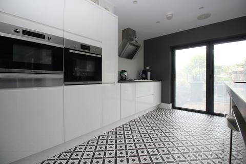 10 Abingdon Road, Urmston, Manchester, M41 0GG