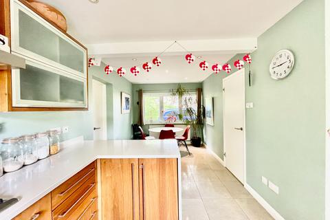 4 bedroom detached house to rent, Cedarways, Farnham