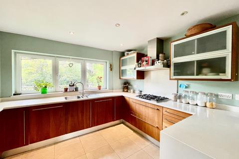 4 bedroom detached house to rent, Cedarways, Farnham