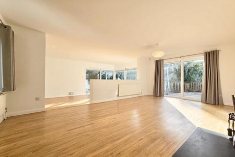 undefined, Cedarways, Farnham