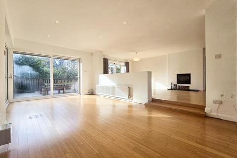 undefined, Cedarways, Farnham