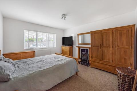 4 bedroom detached bungalow for sale - Ashford,  Surrey,  TW15