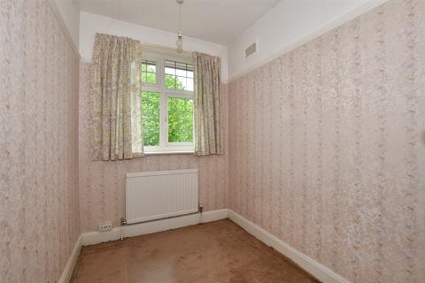 5 The Holt, Wallington, SM6 7LG