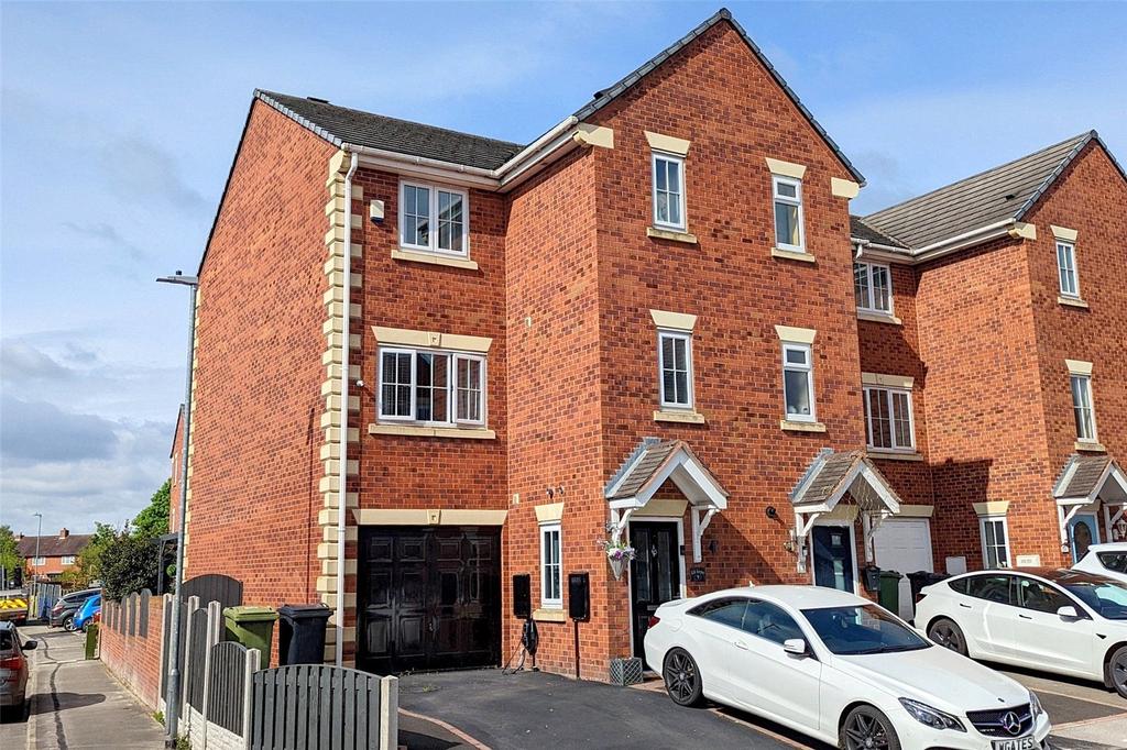 Kiln Avenue, Mirfield, WF14 4 bed townhouse £260,000