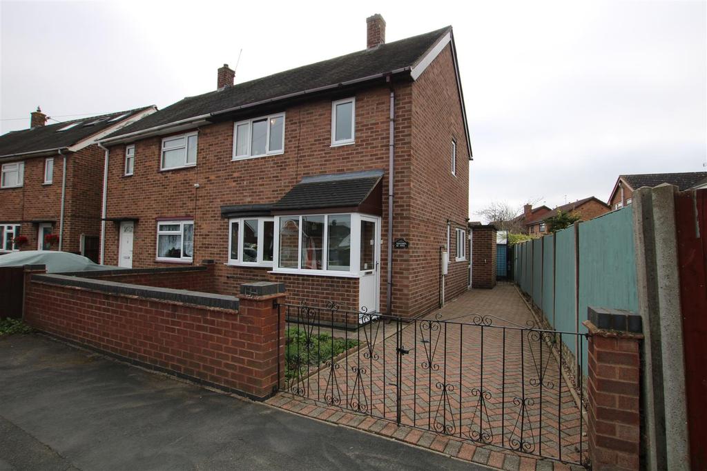 Hall Green Avenue, Stretton, DE13 2 bed end of terrace house £180,000