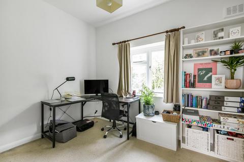 Flat 5, 11 Thicket Road, London, SE20 8DB