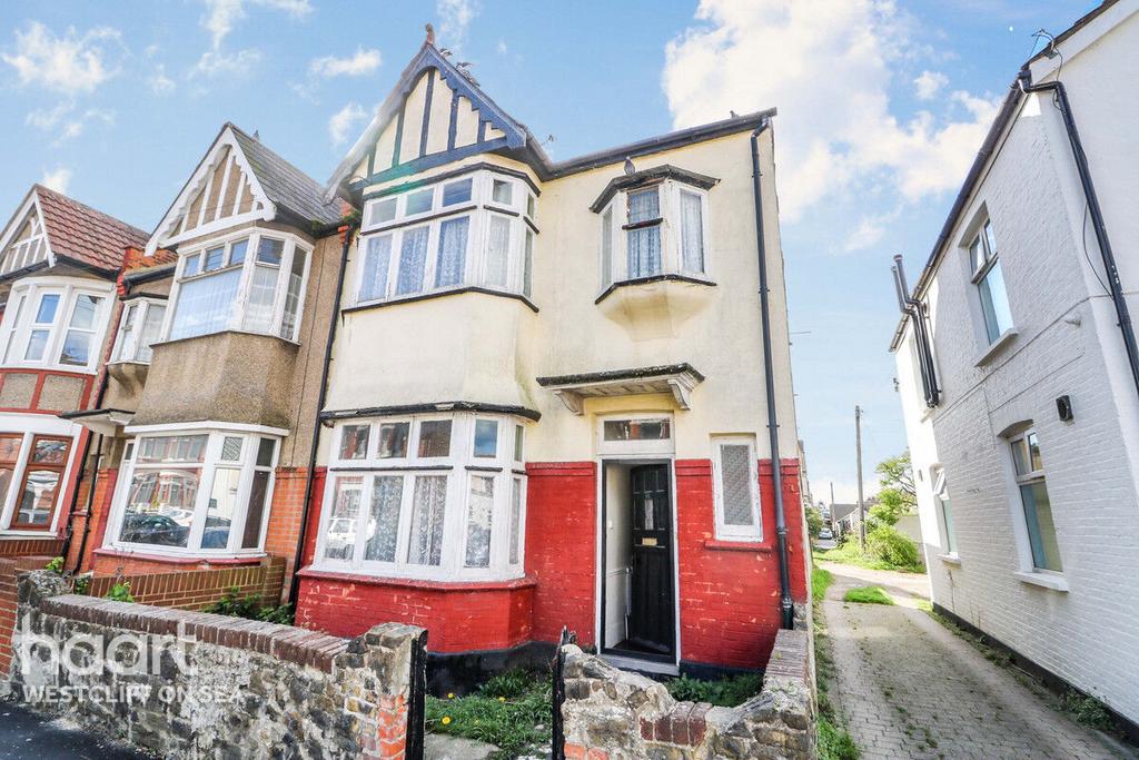 Hildaville Drive, WestcliffOnSea 3 bed end of terrace house £310,000
