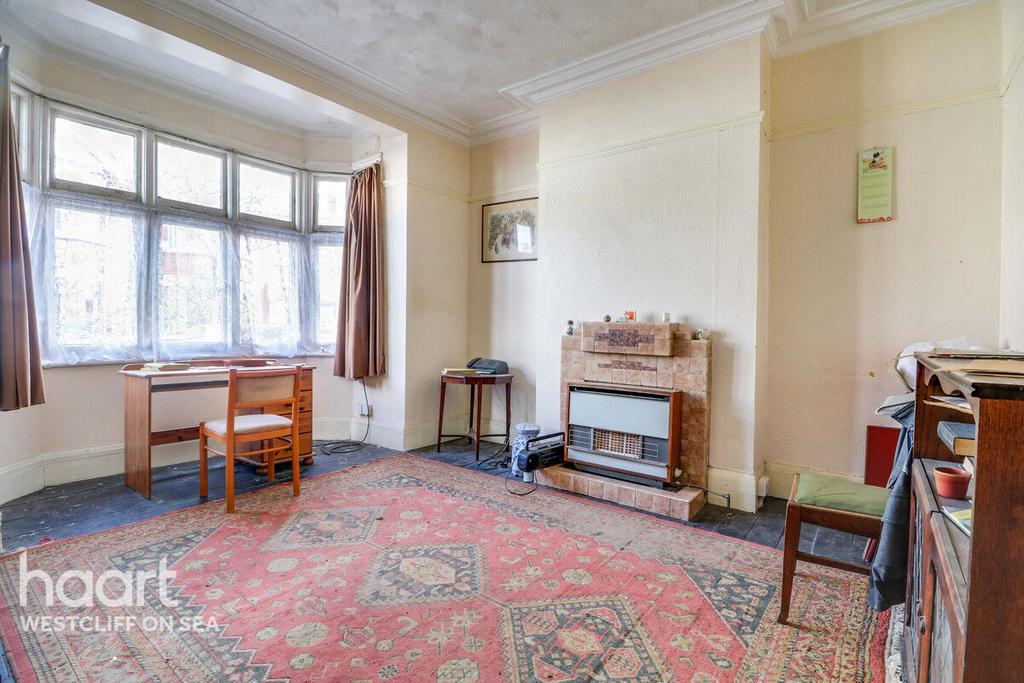 Hildaville Drive, WestcliffOnSea 3 bed end of terrace house £310,000