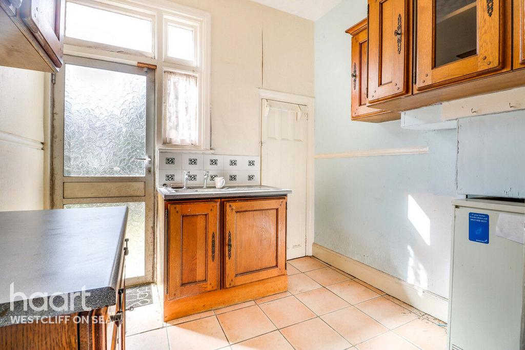 Hildaville Drive, WestcliffOnSea 3 bed end of terrace house £310,000