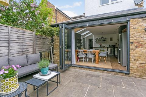 34 Adelaide Square, Windsor, SL4 2AQ