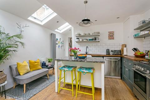 34 Adelaide Square, Windsor, SL4 2AQ