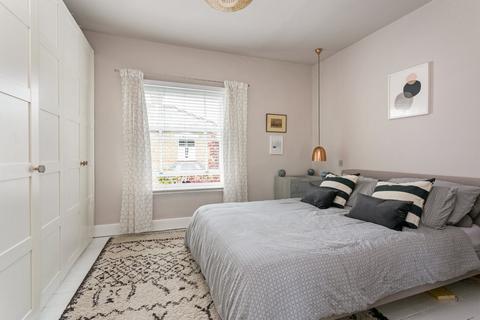 34 Adelaide Square, Windsor, SL4 2AQ