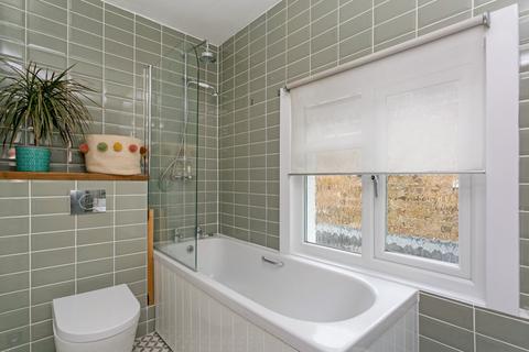 34 Adelaide Square, Windsor, SL4 2AQ