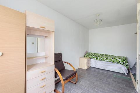 35 Weighton Road, London, SE20 8TN