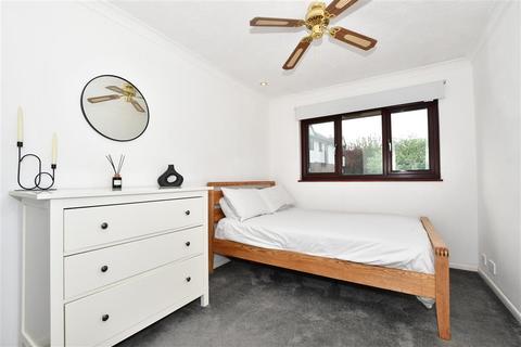 23 Chalice Way, Greenhithe, DA9 9PR