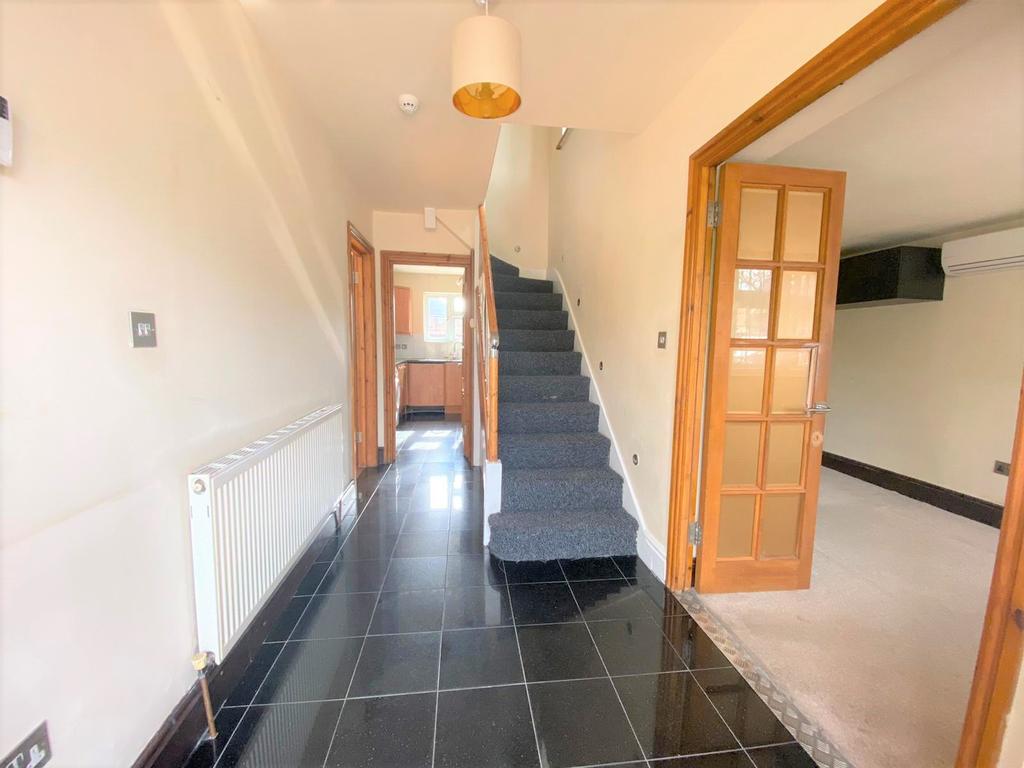 Raisins Hill, Pinner HA5 4 bed semidetached house £2,350 pcm (£542 pw)