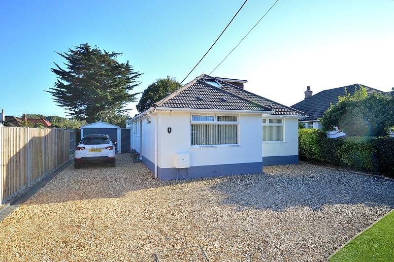 Hazelwood Avenue, New Milton, Hampshire. BH25 5LZ 3 bed detached house