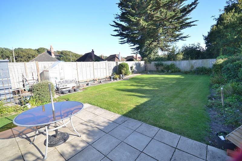 Hazelwood Avenue, New Milton, Hampshire. BH25 5LZ 3 bed detached house